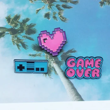 Novo nostalgičen spomin na otroštvo igre emajl broška rdečega besedila IGRE KONEC modra igra daljinski upravljalnik roza ljubezen značko prijatelj darilo